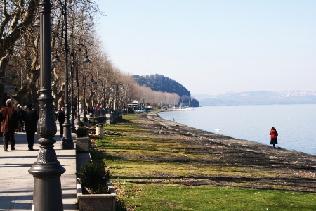 La passeggiata lungo Viale Reginaldo Belloni