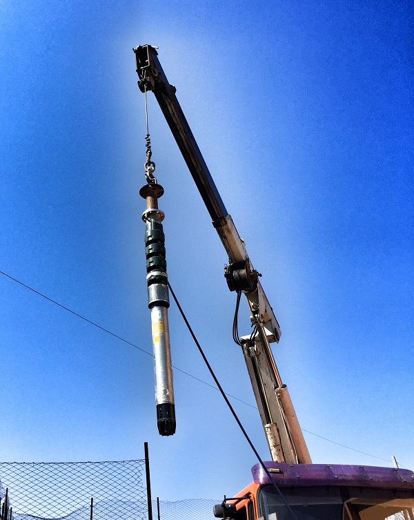 Operai e tecnici comunali al lavoro presso il campo pozzi del Biadaro